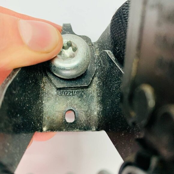 BMW X3 3.0SI E83 2008 REAR RIGHT SIDE SEAT BELT BUCKLE LATCH CATCHER 3448370 - Picture 7 of 7